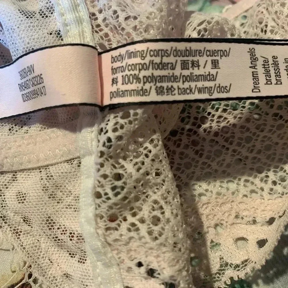 Victoria Secret Women’s  Bralette  Size Medium With Underwire No Underwire - Picture 5 of 6